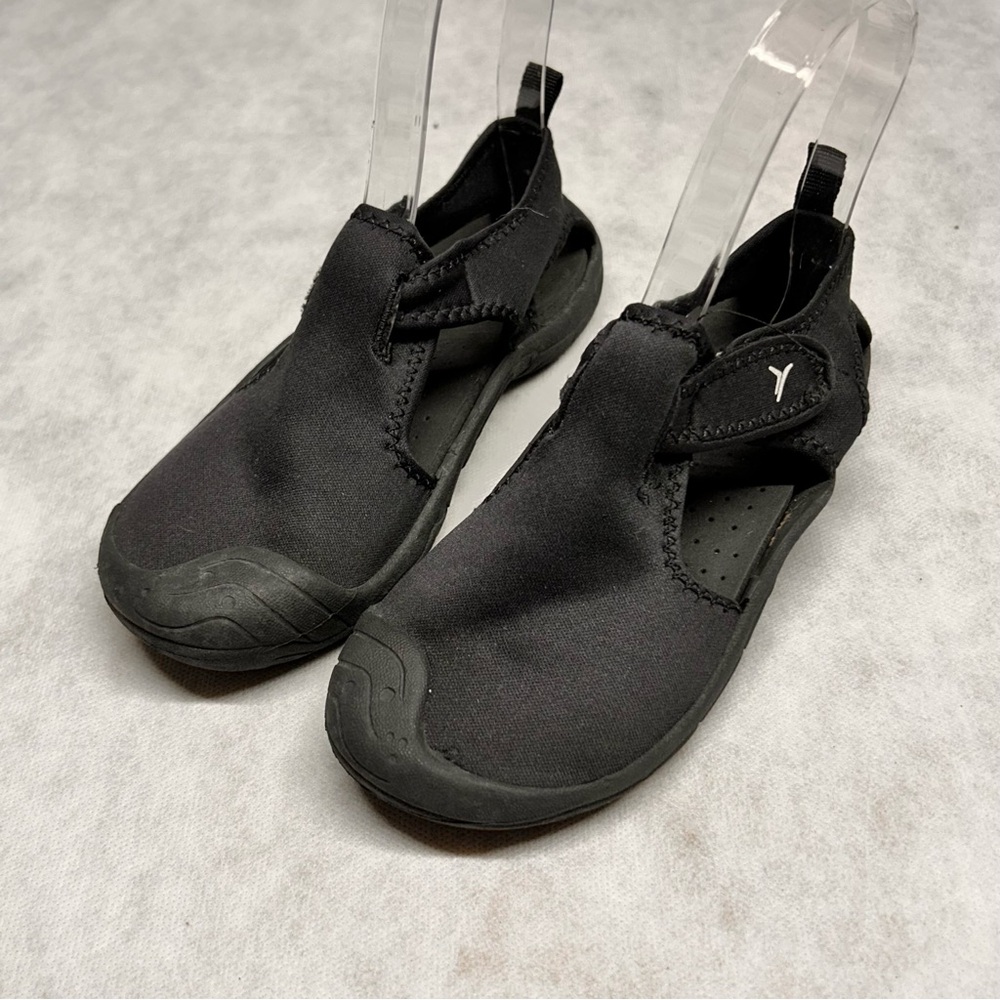 Old Navy Black Water Shoes Slip-On‎ Design